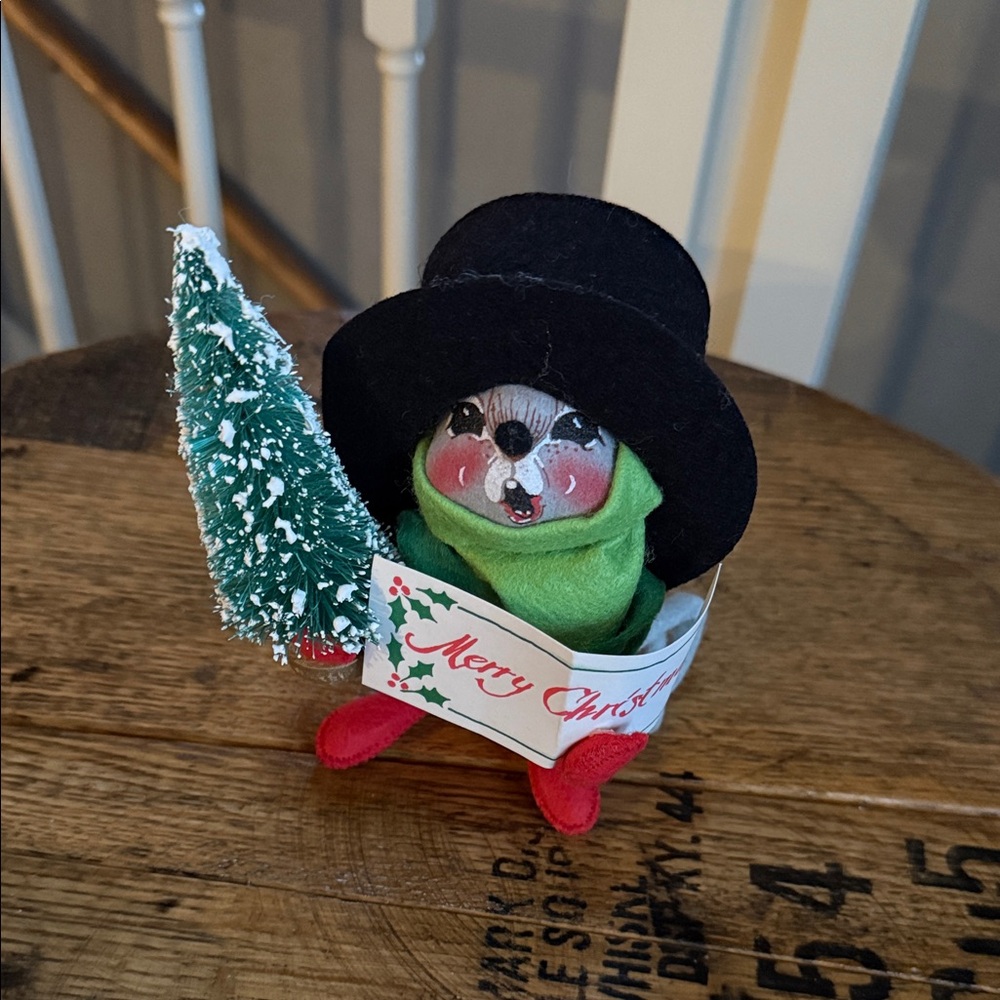 Vintage Caroling Mouse Annalee 1992